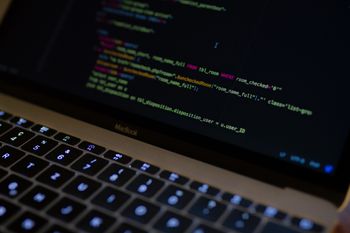 Electron + Vue.js アプリでSQLite3を使う手順のサムネイル